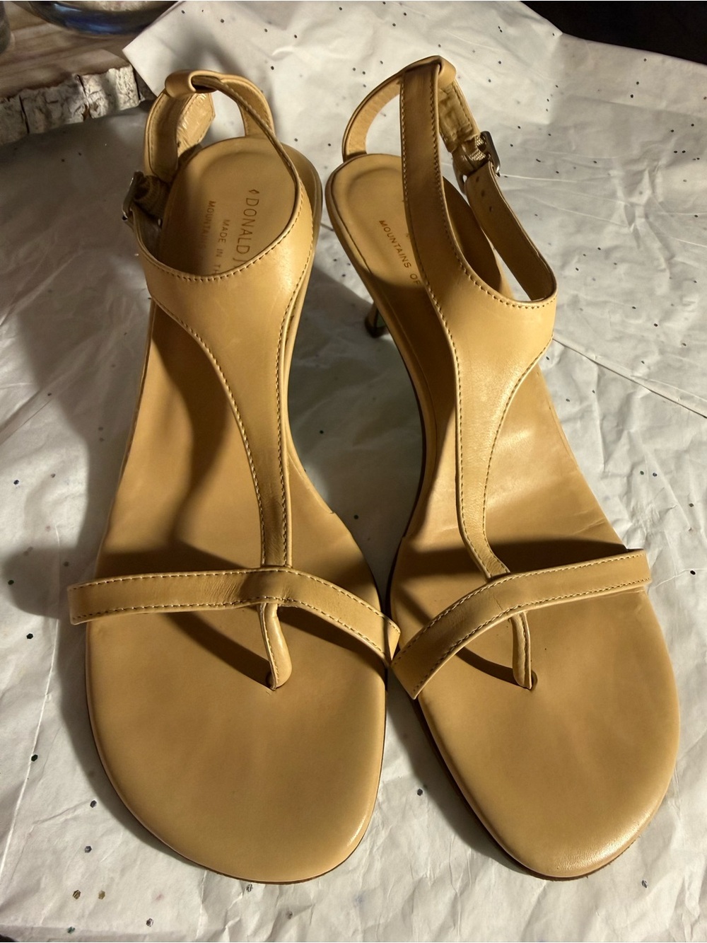 Donald J. Pliner Tan T-Strap Leather kitten heel Sandals Size 7.5